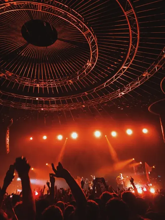 Photographie d'un concert d'Aaron-Paul